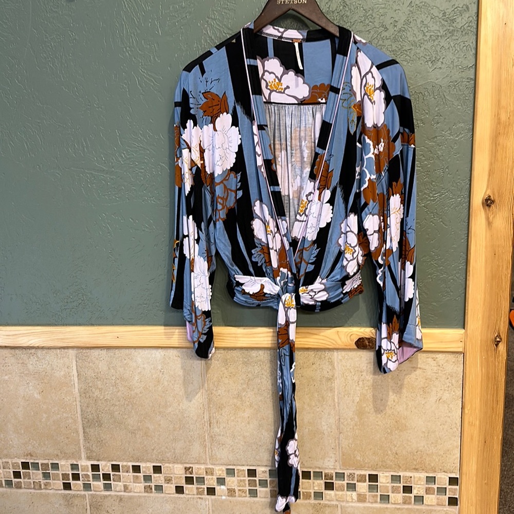Blue floral, Size M, Free People, wrap blouse